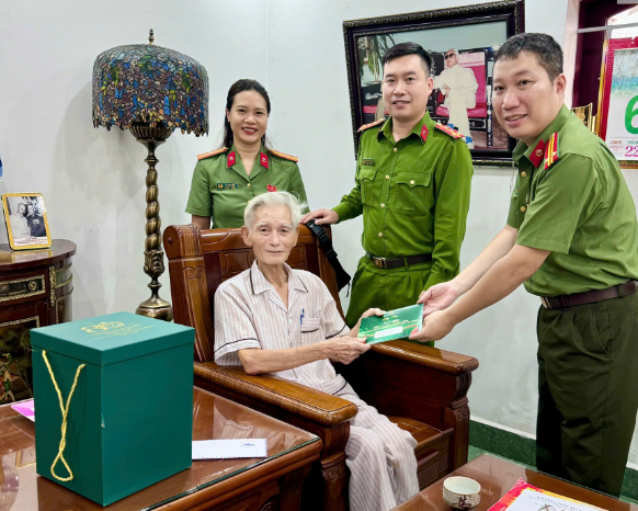 Công an phường An Biên: Tổ chức hoạt động tri ân nhân kỷ niệm 80 năm Ngày truyền thống lực lượng An ninh nhân dân